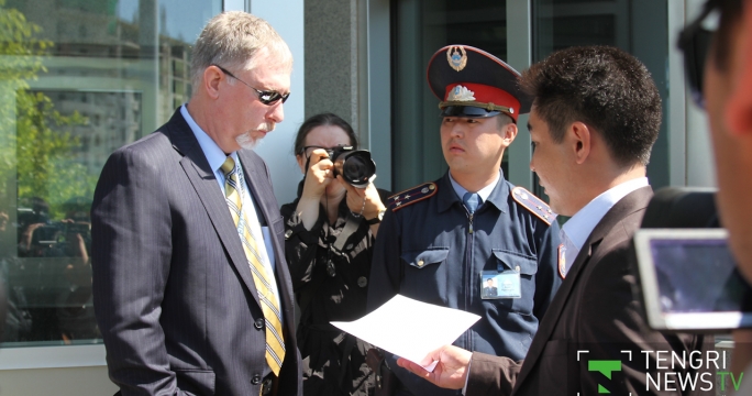 Казахстанцы требуют справедливого решения суда в отношении задержанных студентов в США