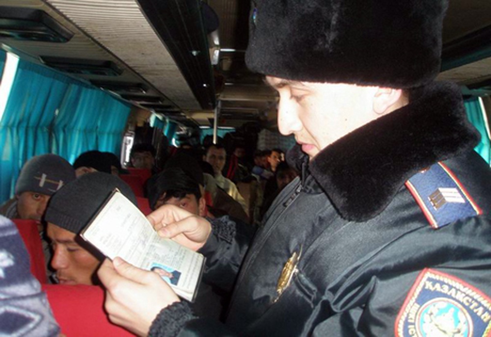 Паспортный контроль. Фото пресс-службы ДВД ЮКО