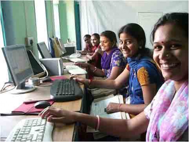 Интернет-пользователи в Индии. Фото с сайта socialbarrel.com