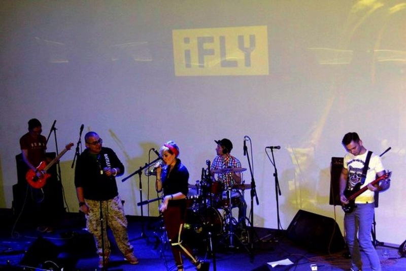 Группа iFly выступает на концерте "На вершине Тенгри". Фото©Алишер Ахметов.